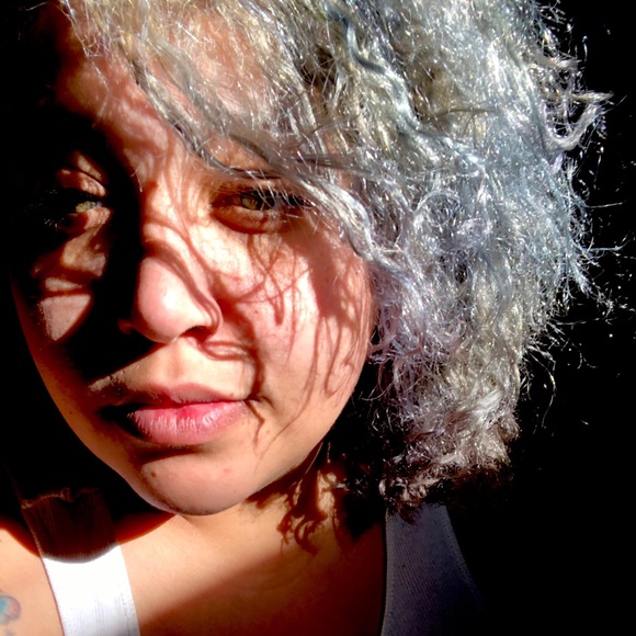 Meet your Posher, Caitlin - Picture 4 of 4